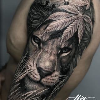 Lion tatoo with a high level of detail and realism.