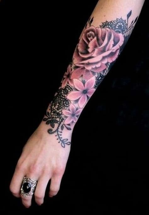 Realism arm tatoo with a high level of detail and flowers.